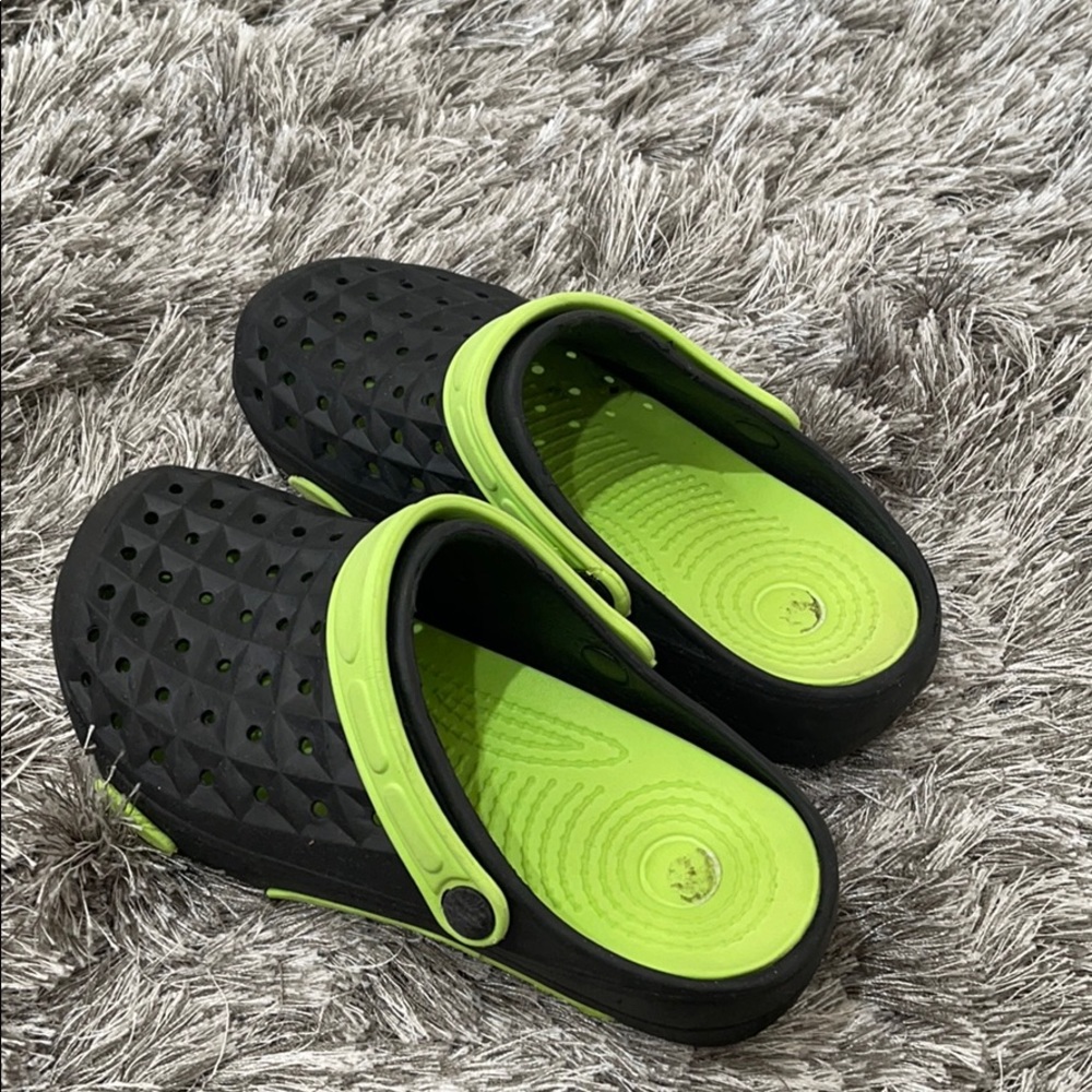 Boys Clogs